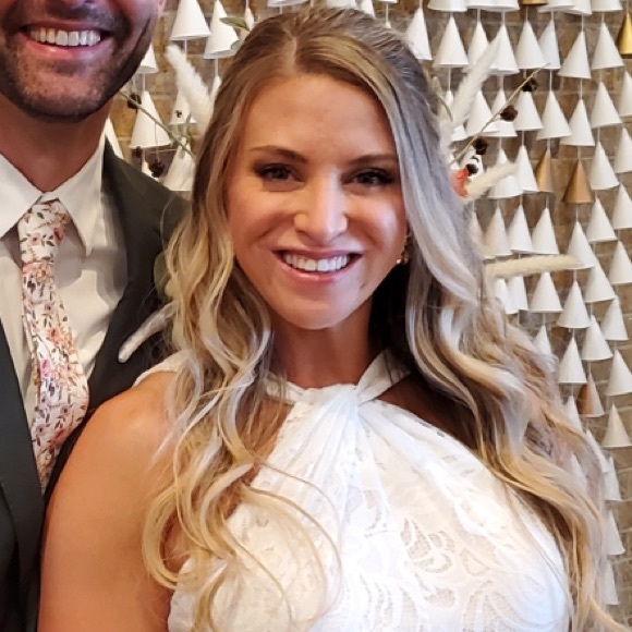 Meet your Posher, Courtney - Picture 1 of 1